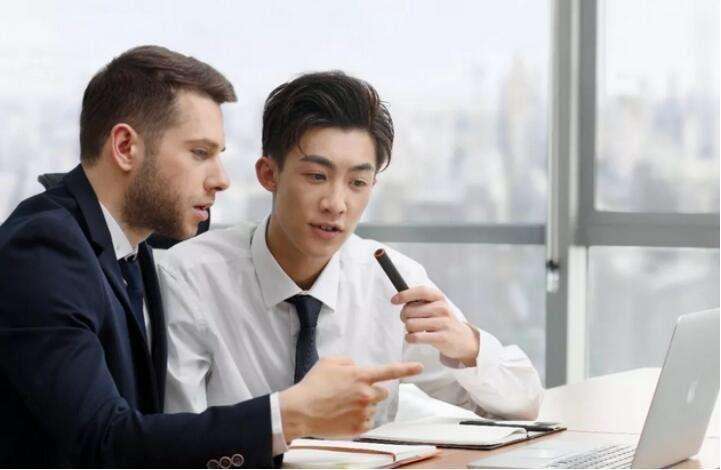 迷信海歸、教授、外國人